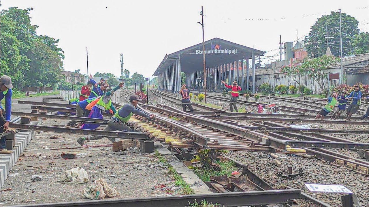 Full Proses Pergantian Wesel Jalur Kereta Api Stasiun Rambipuji Secara Manual #keretaapi #jalur 