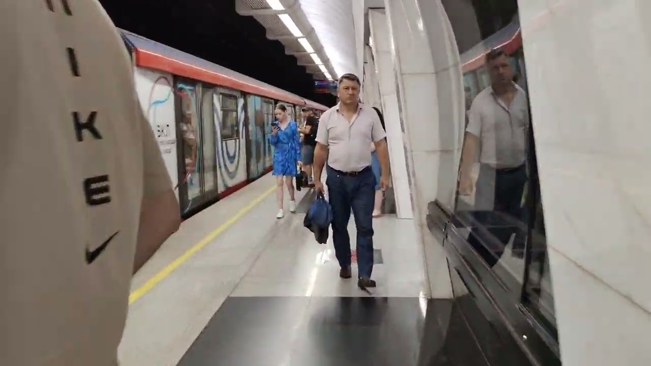 Станция метро Савёловская на БКЛ без косметики и с натуральной отделкой тоннелей тюбингами #metro