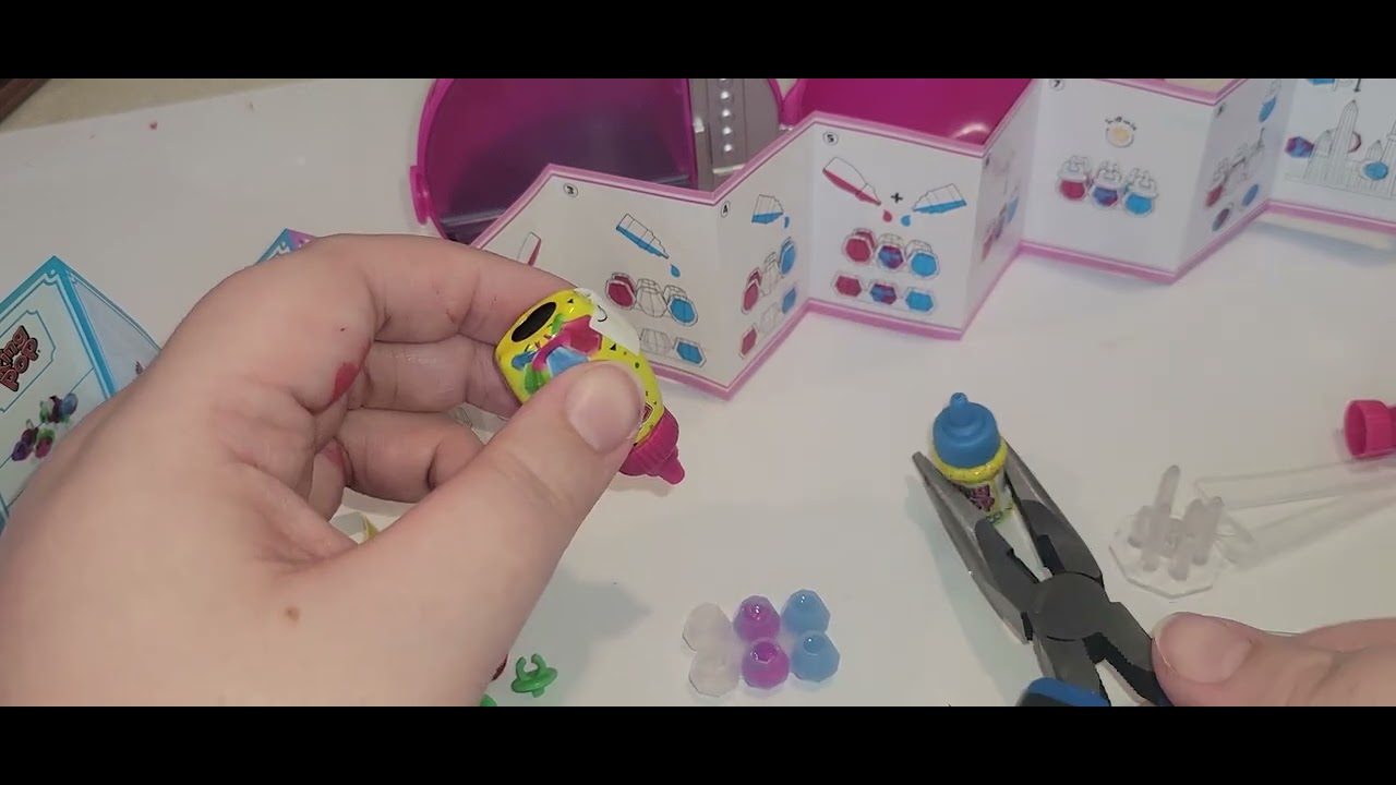 Miniverse treat ball vid 1