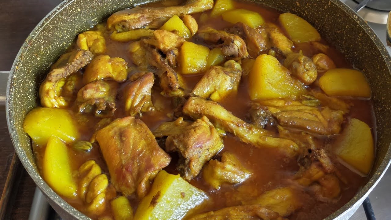 আলু দিয়ে মুরগির মাংসের ঝোল।।Potato Chicken curry।।Broiler chicken curry।R#10