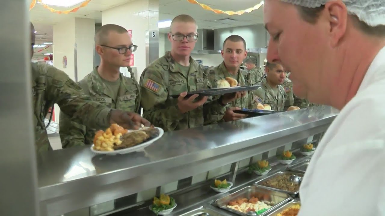 Fort Leonard Wood hosts a Thanksgiving day  meal for over 1700 people