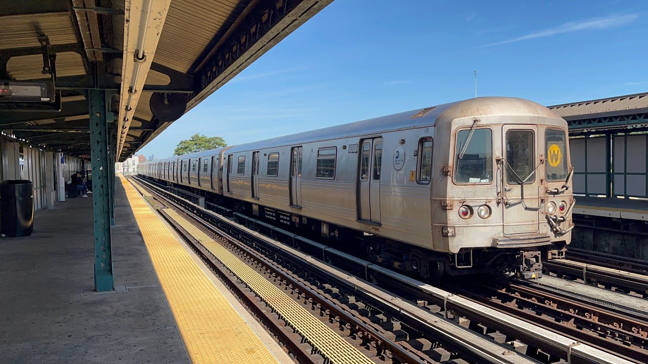 BMT West End Line: (D) Local and (W) Express Trains @ 18th Avenue (R46, R68) 