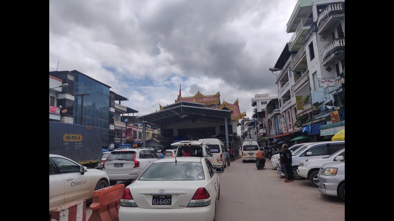Crossing Myanmar - Thailand Border | Mae Sot to Myawaddy