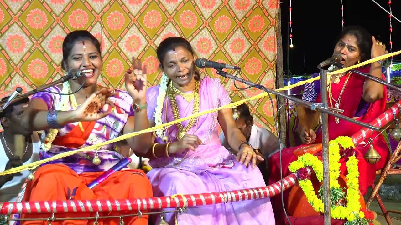 சுரண்டை பகுதியைச் சார்ந்த A.M முத்துலட்சுமி மற்றும் கார்த்திகா வில்லுப்பாட்டு
