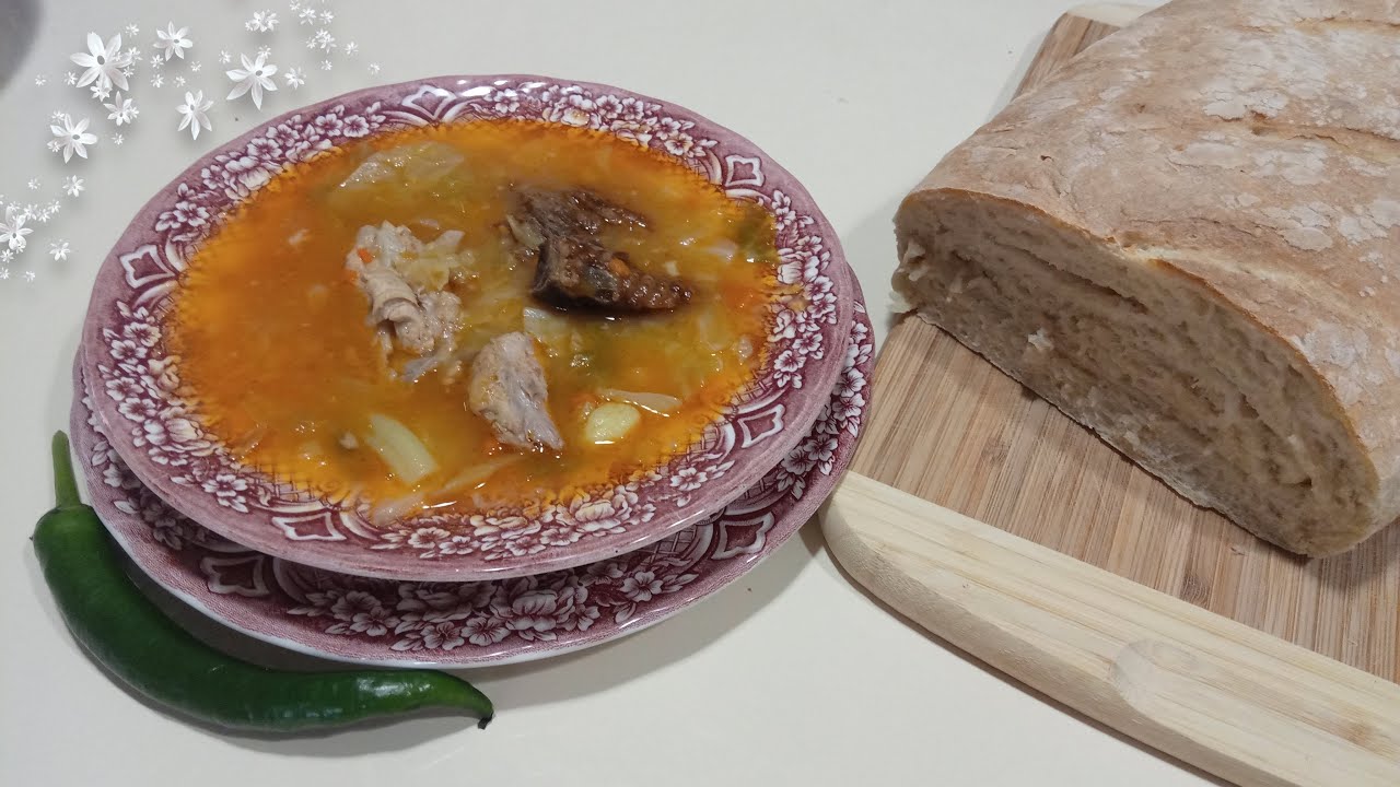 Supă de Gâscă Afumată cu Varză și Coadă de Porc lângă o Pâine făcută de Casă | Supe-Ciorbe de Casă
