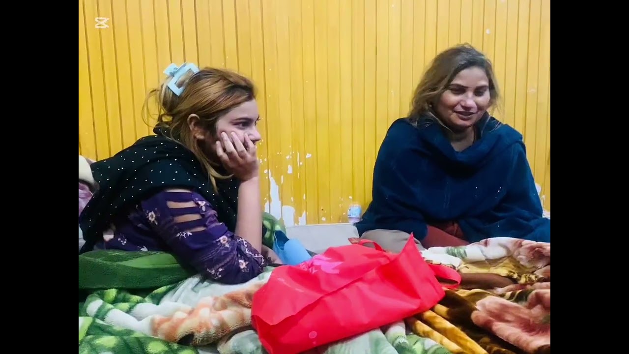 Aj {Fozia log apne gher chalee gaie}👀❤️❤️❤️