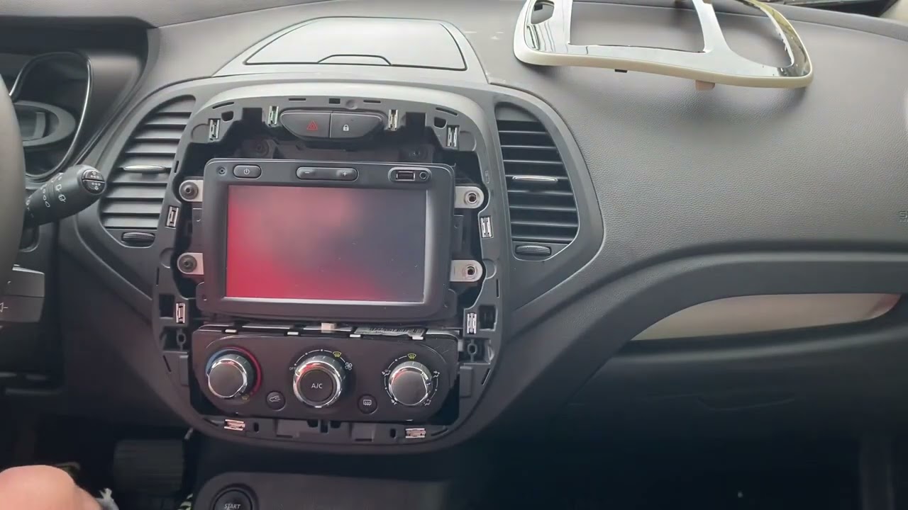 Remove radio Renault Captur / Demontare radio Renault Captur