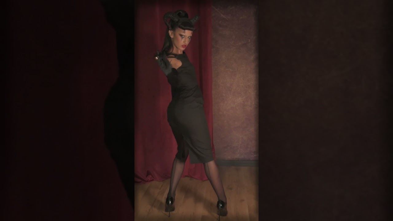 Elegance is the word #vintageinspired #littleblackdress #halloween #audreyhepburn #vintagestyle