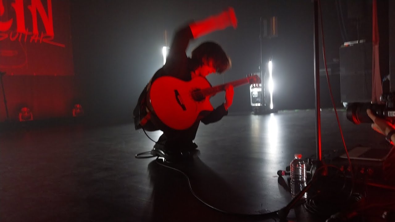 Carmen On One Guitar - Marcin (LIVE in Paris)