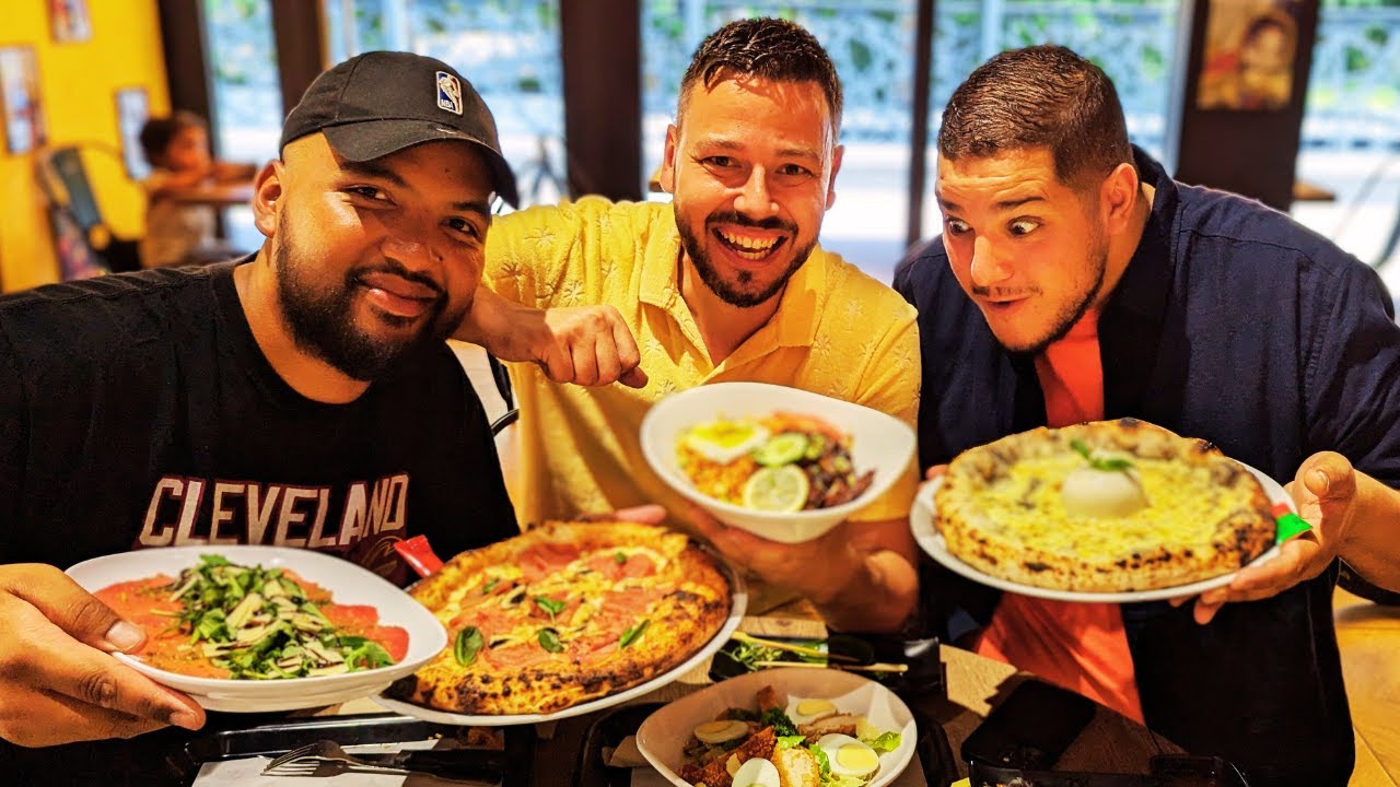 La BRIGADE des FAST FOODS se retrouve dans un GIGANTESQUE FOOD COURT ?! VLOG 1448