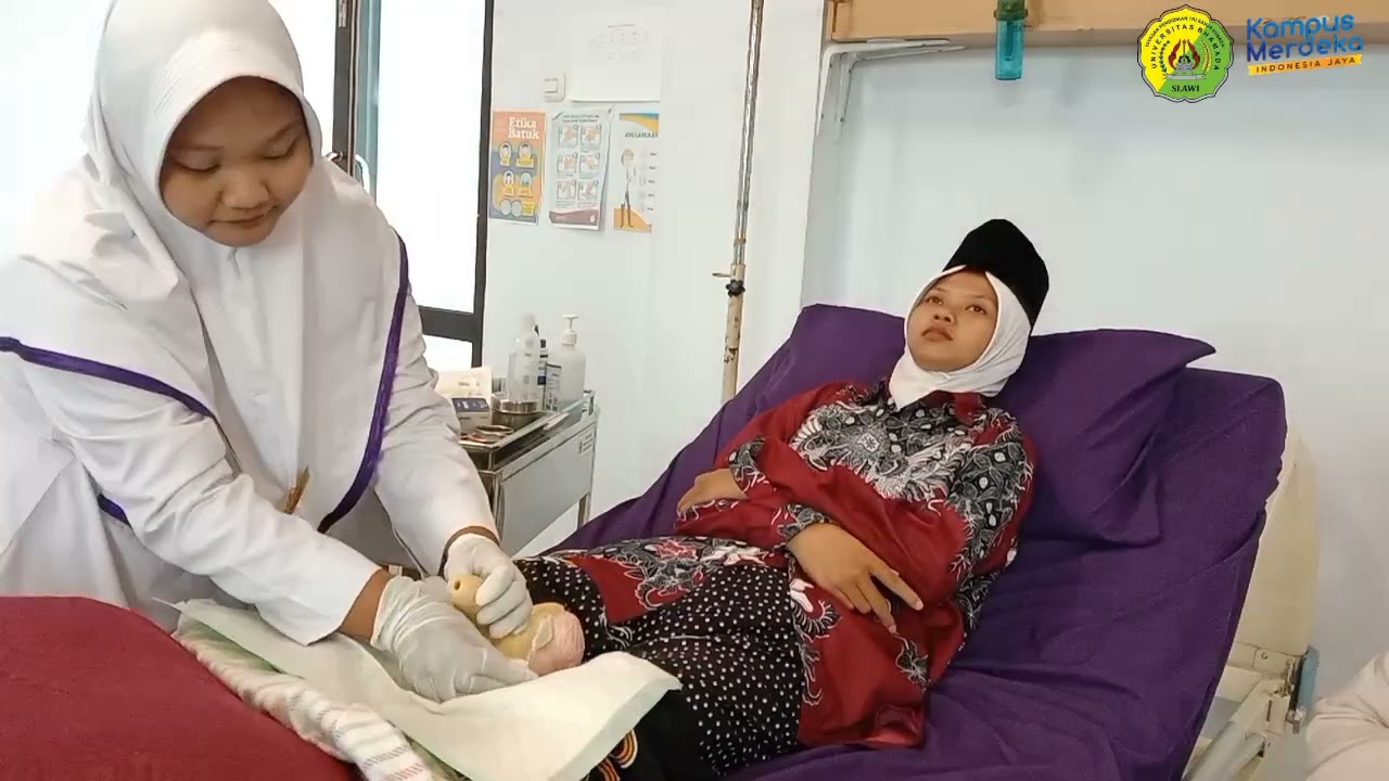 VIDEO TINDAKAN PEMASANGAN KATETER PADA PASIEN LAKI-LAKI | Tugas Keperawatan Terapeutik 