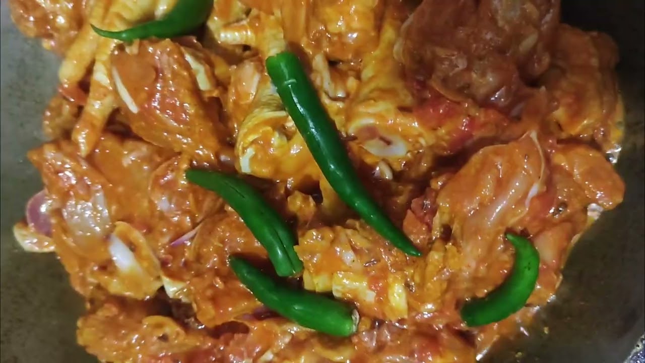 নৈশ ভোজন সাথে রয়েছে মাংস।