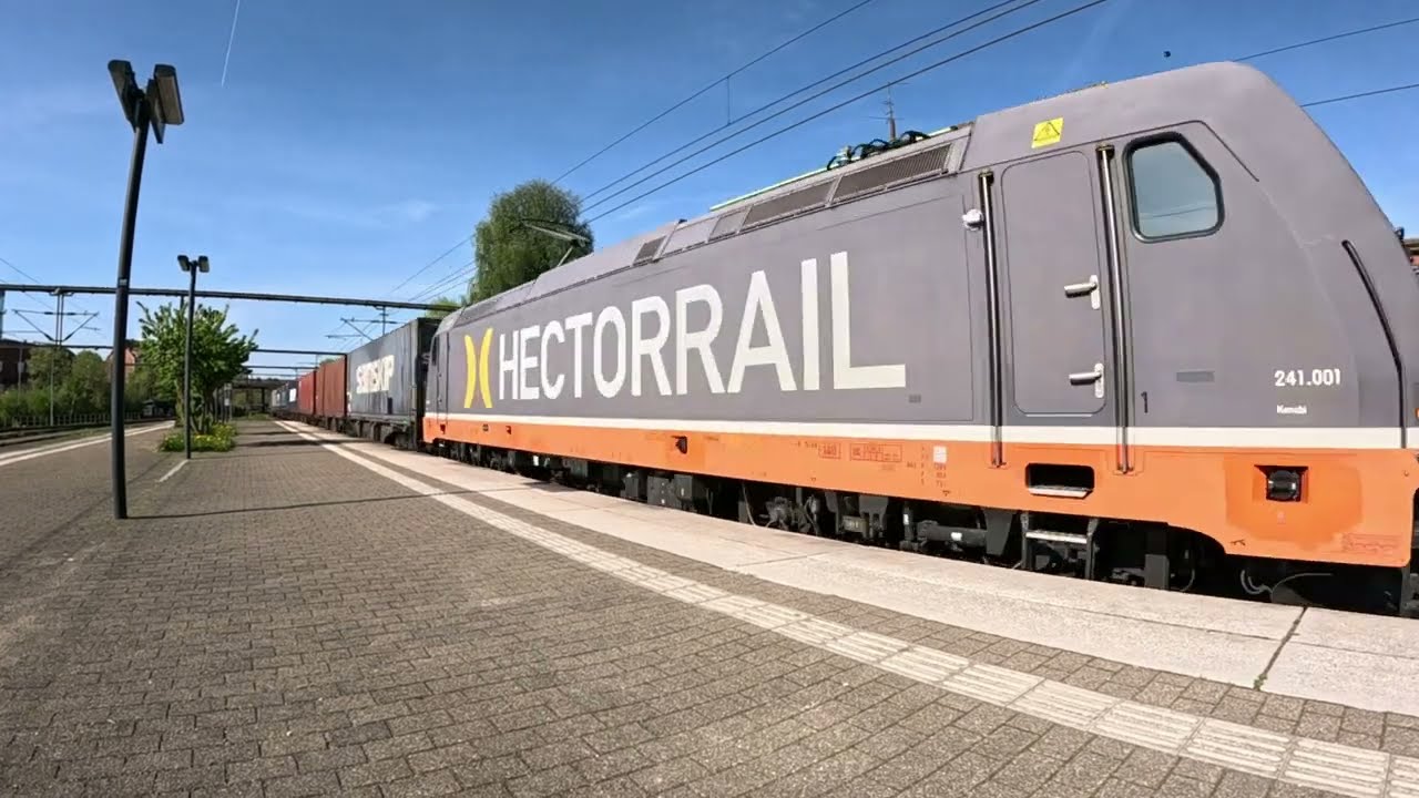 Hectorrail 241.001 med container-trailertog