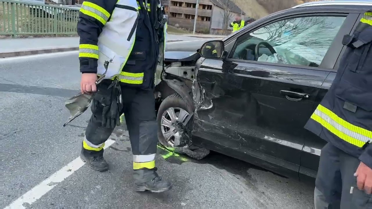 Pkw gegen Pkw: Unfall auf der L200 bei Mellau