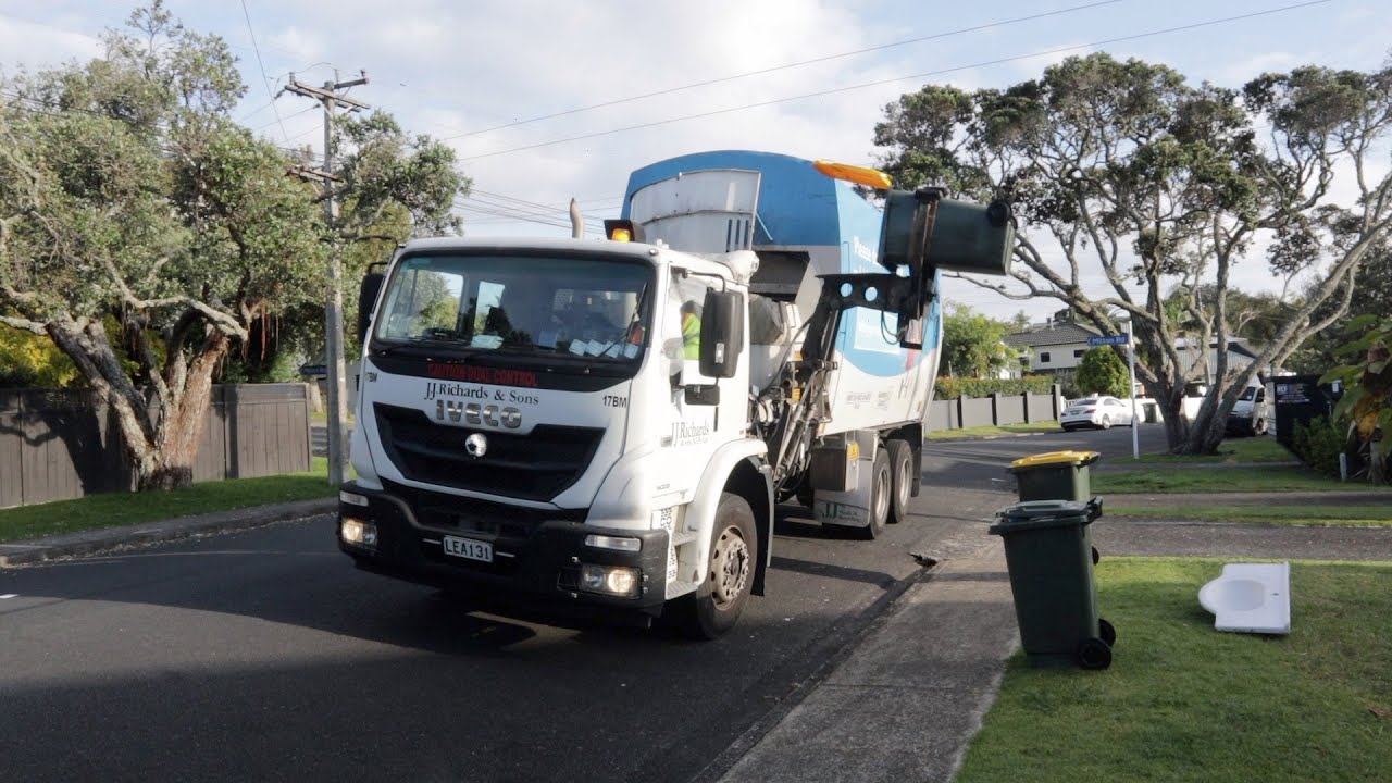 Auckland Recycling (JJ Richards)