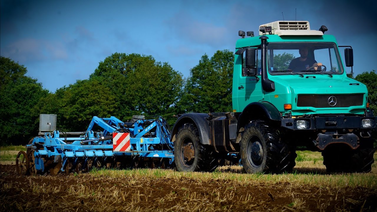 Saisonabschluss Stoppelbearbeitung –Unimog U2400 mit Scheibenegge im Einsatz für die Zwischenfrucht