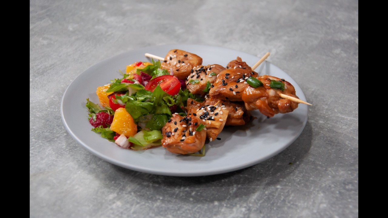 Frigarui de pui Teriyaki si salata cu afine si portocale [Chef Victor Melian]
