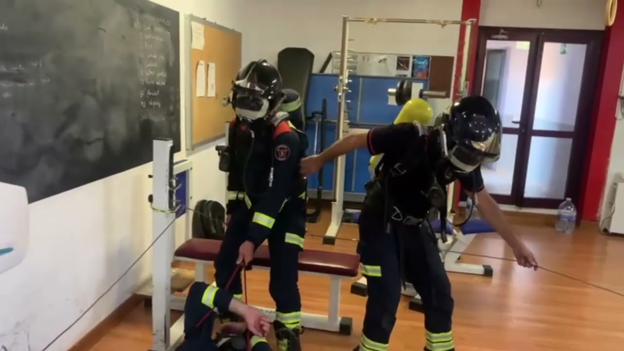 Bomberos del Parque de San Miguel realizaron una práctica con los Equipo de Respiración Autónoma