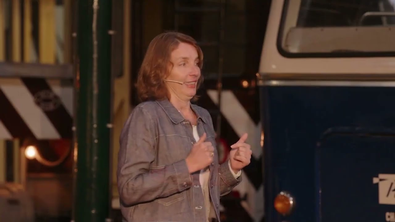 Quel équilibre entre smart city et sobriété numérique ? | Céline Vanderborght | TEDxBrusselsSalon