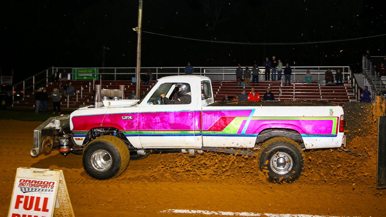 All Trucks and Tractors at Night 1 the Southern Showdown 2021