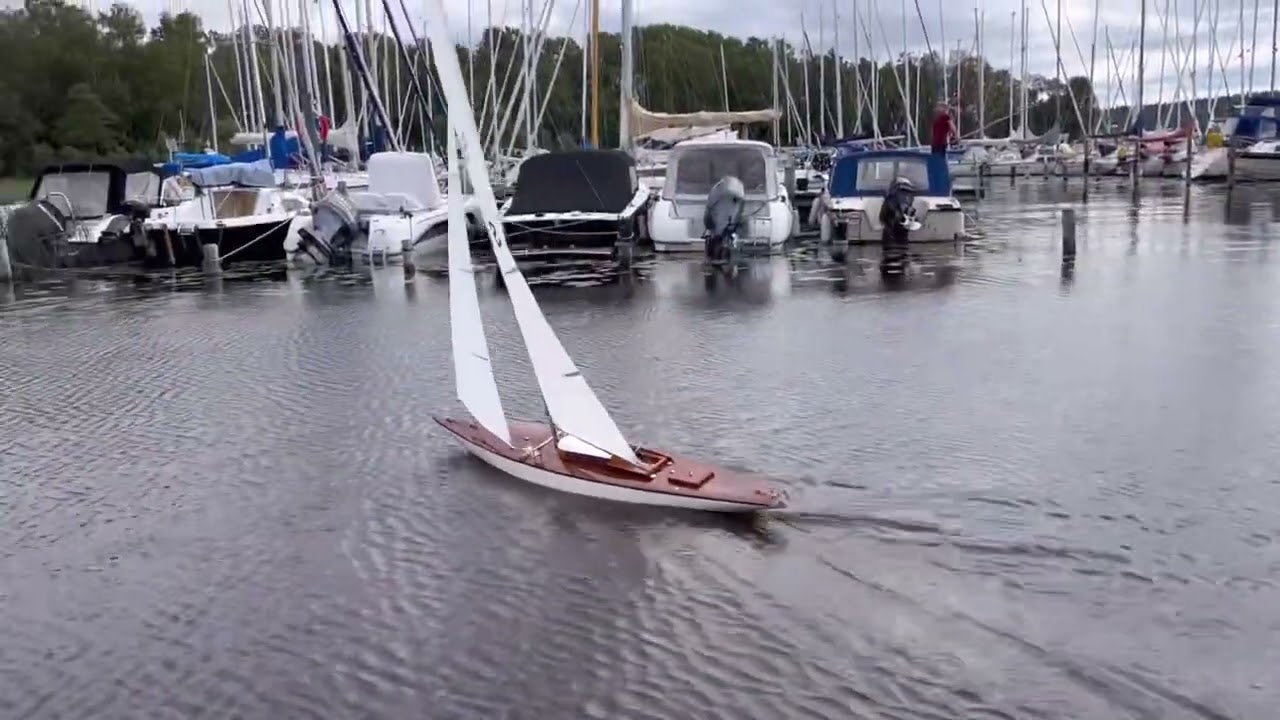 Splashing an old refurbished RC sailboat