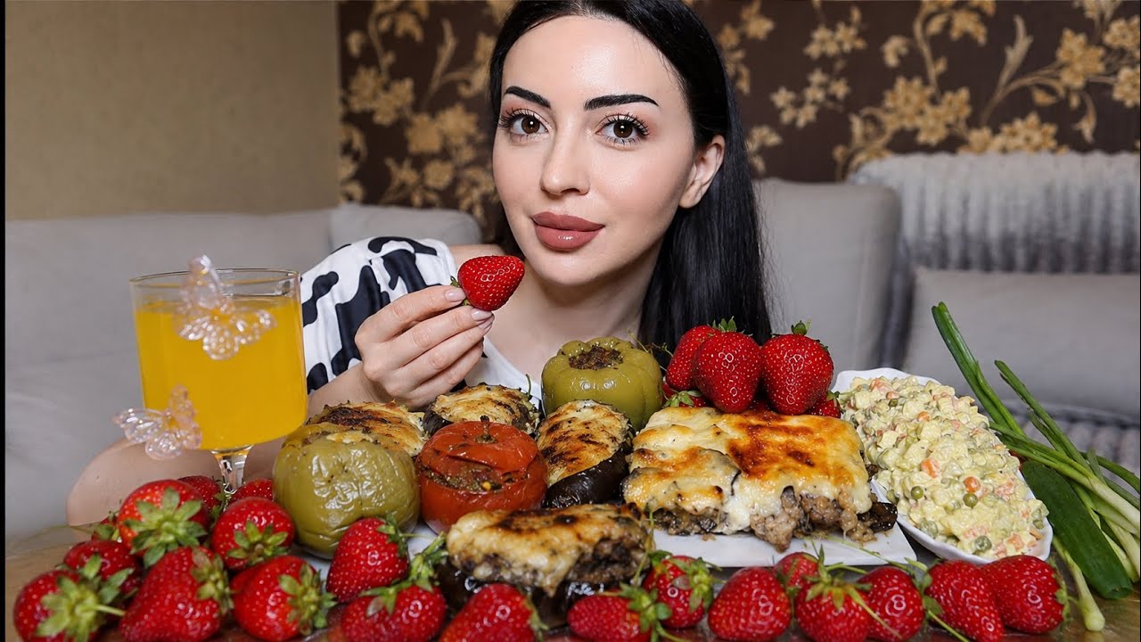 КОГДА СВАДЬБА?? СВЕКРОВЬ ОБИДЕЛАСЬ?? 🍓 Mukbang Ayka Emilly 