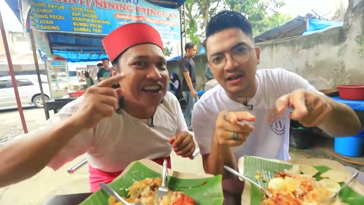 Om Sarung & Ihsan Tarore Nyicipin Lontong Tenda Biru Mbak Yanti Nining | MAKAN RECEH (02/08/23)