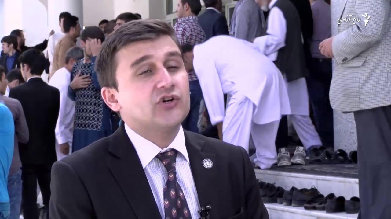فاتحه خوانی برای قربانیان حمله بر پوهنتون امریکایی افغانستان