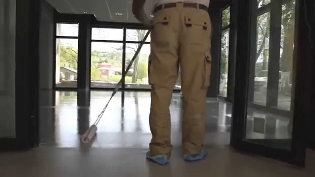 Aplicacion de microcemento continuo en suelo