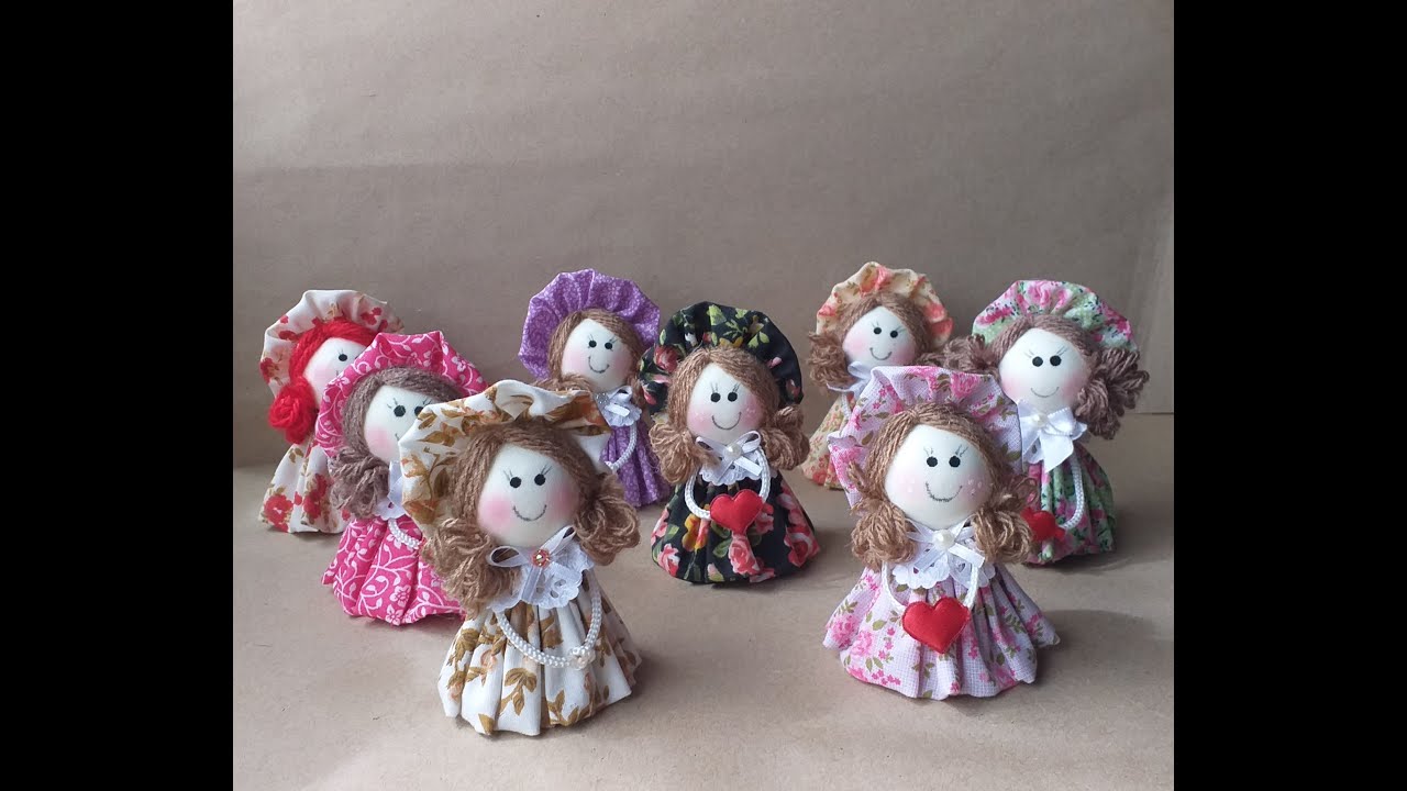 Bonequinhas com suporte de caixa de ovo