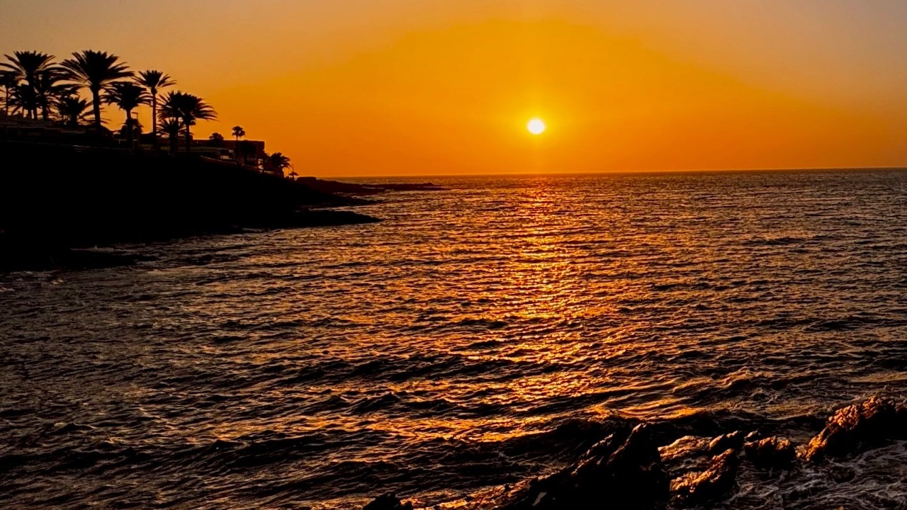 WalkZen Golden Sunrise in San Agustín 4K 60fps Beach Walk Gran Canaria 🚶‍♀️🌊