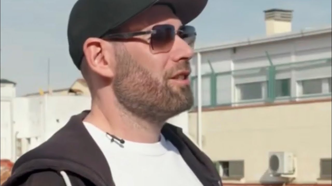 Слепаков* заявил я еле спасся от толпы бегущих за мной мужиков в России