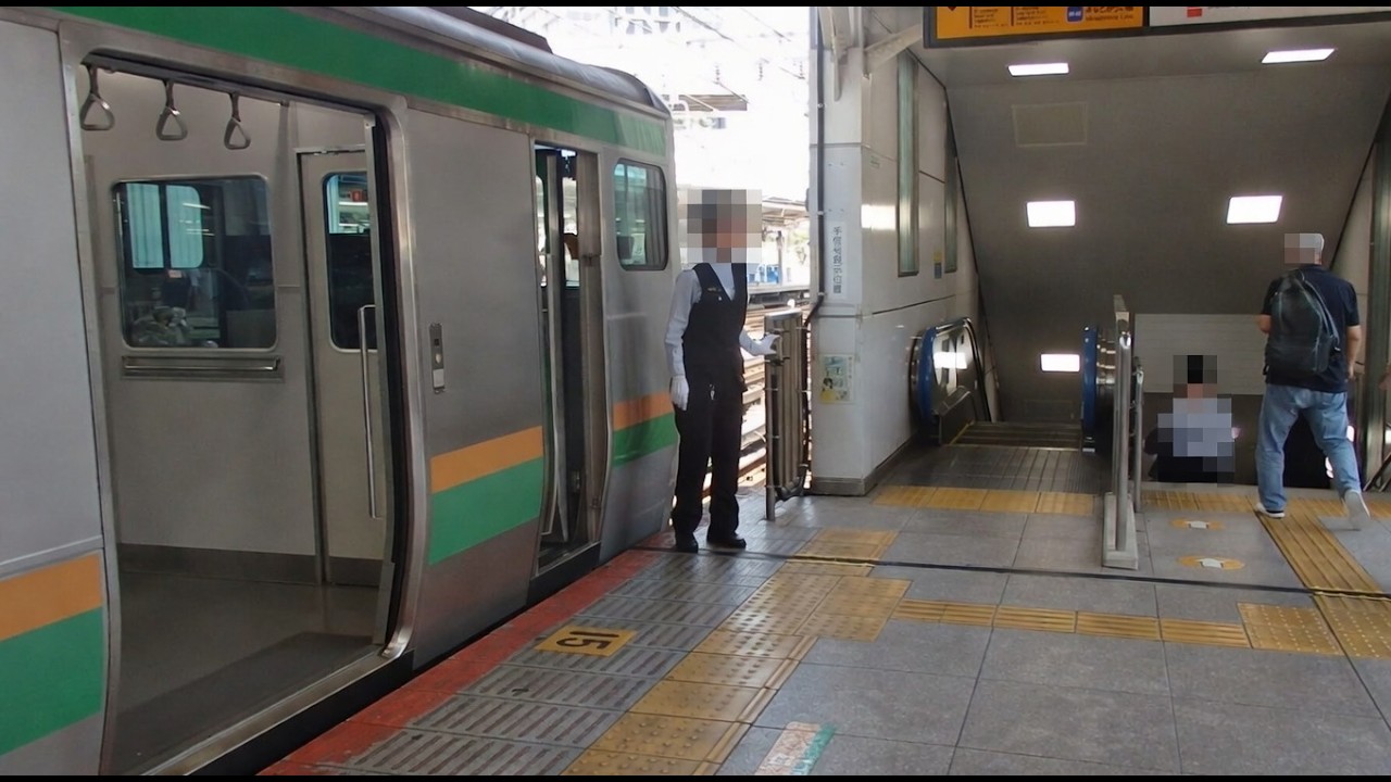 東海道線横浜駅での女性車掌動作MK１