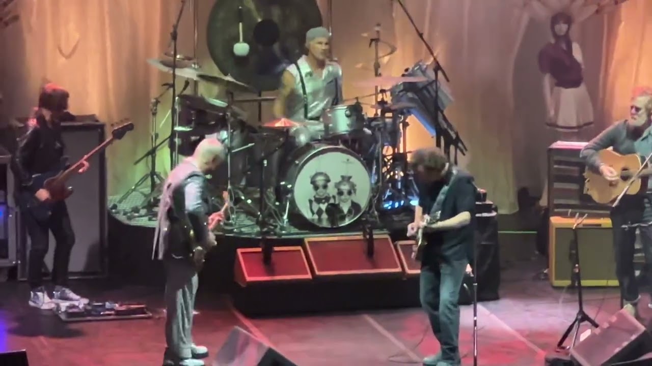 Eddie Vedder & The Earthlings - Here Comes The Sun @ Beacon Theater NYC 2-3-2022