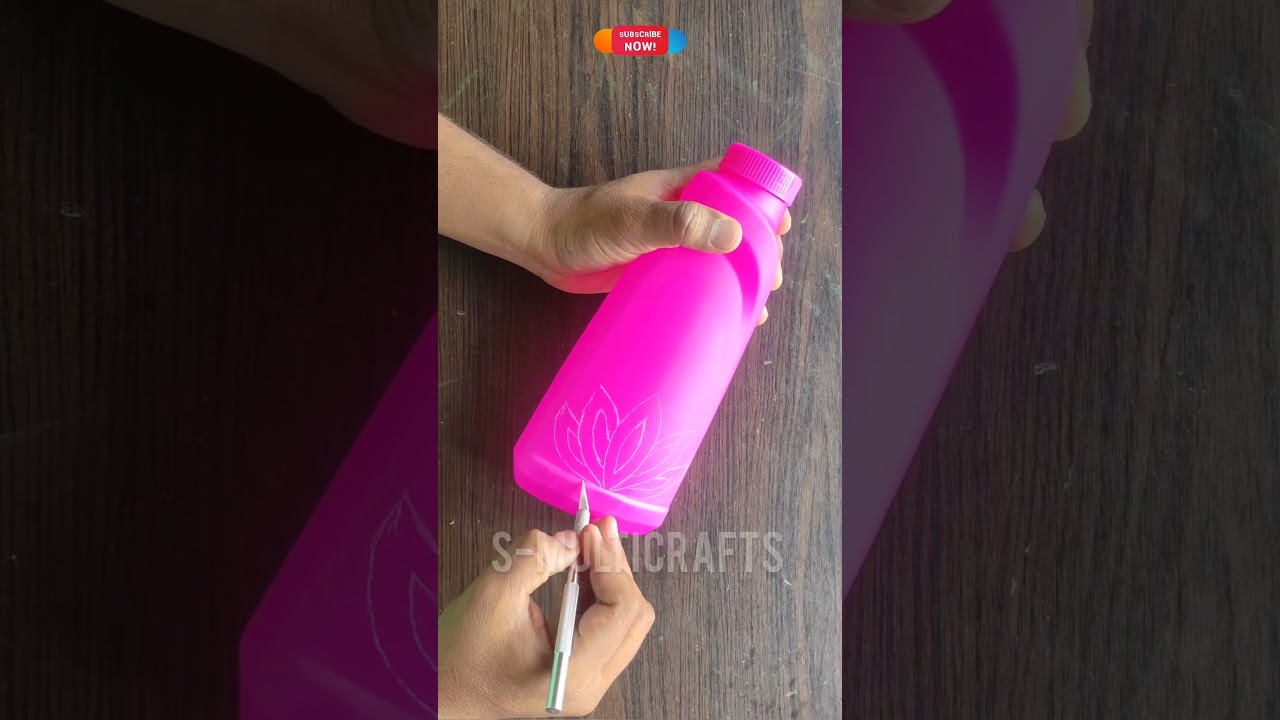 Tissue paper holder :: DIY :: plastic bottle craft ideas :: best out of waste :: holder craft ideas