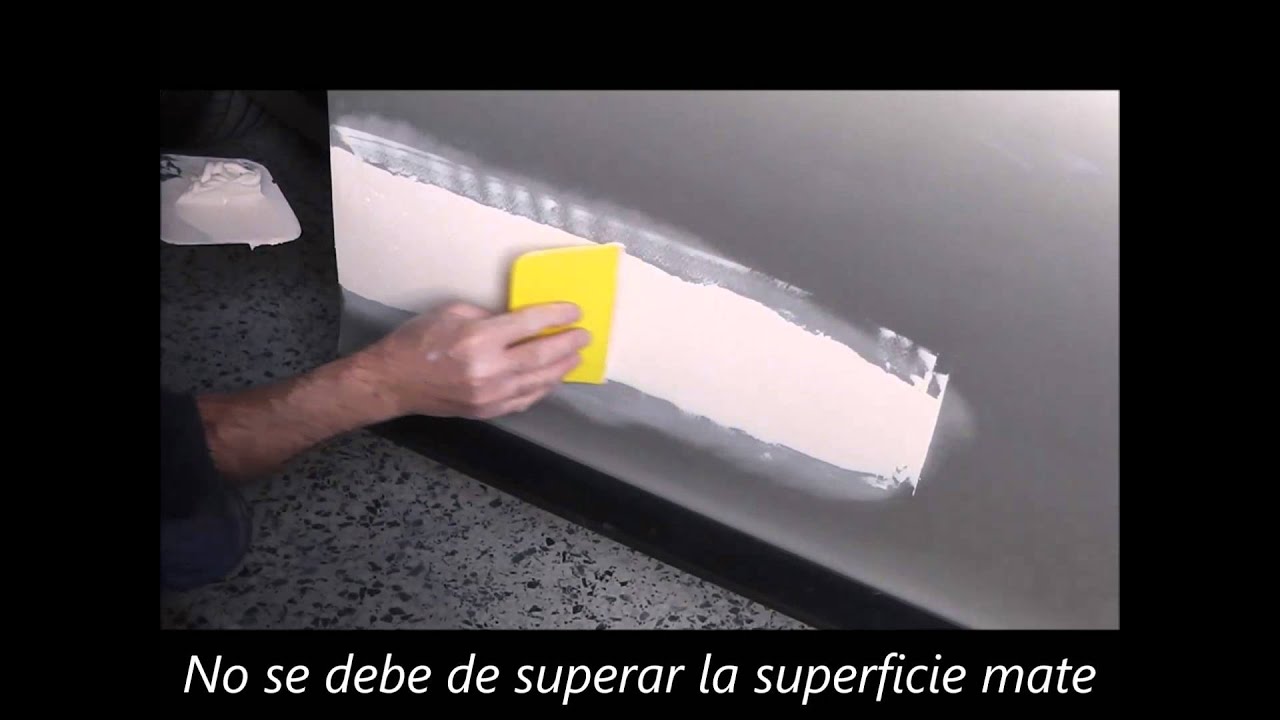 Aplicación de masilla poliester en golpes pequeños
