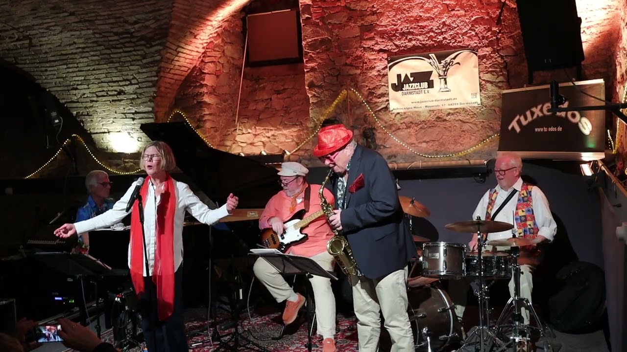 Jazzclub im 8-Eck Haus - Tuxedos go Latin - LA VIE EN ROSE