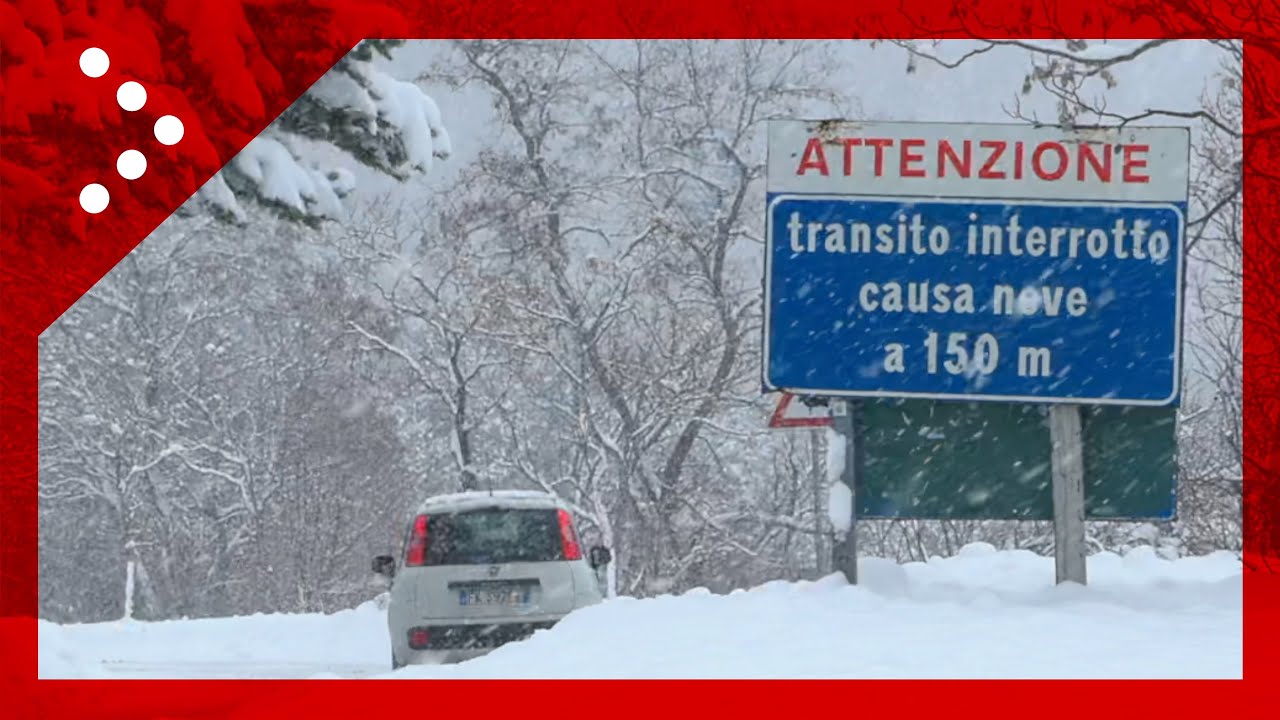 Maltempo, intensa nevicata a L'Aquila, chiusa la SS 17 bis verso Campo Imperatore
