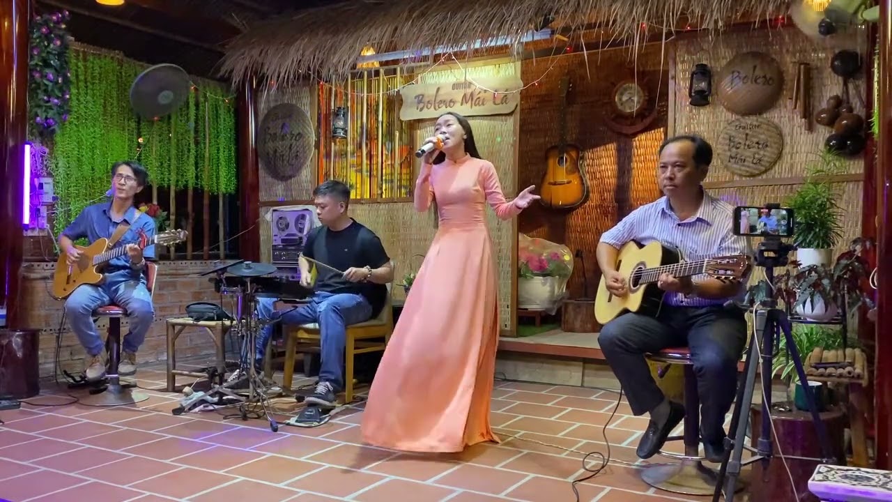 Huyền Thoại một chiều mưa/ Phương Ngọc hát tại Bolero mái lá