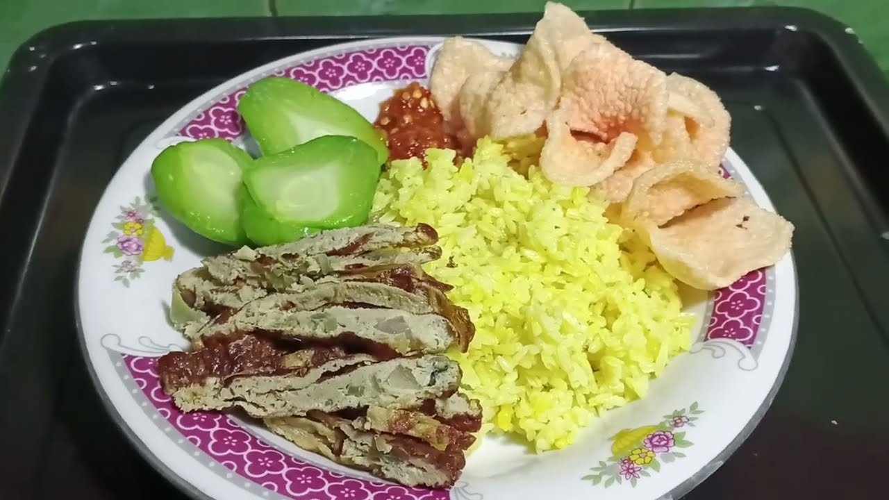 Nasi kuning dkk ga pernah bosen 