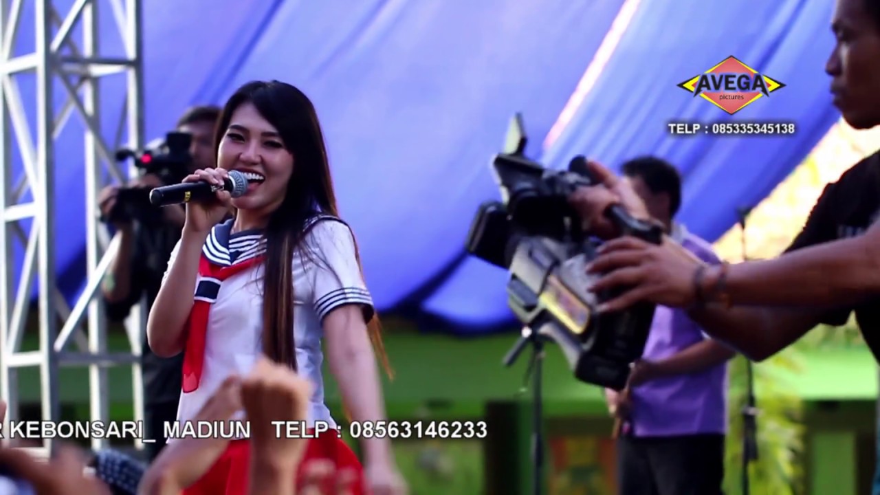 VIA VALLEN - SUKET TEKI -  SAFANA LIVE SMA N 1 GEGER MADIUN