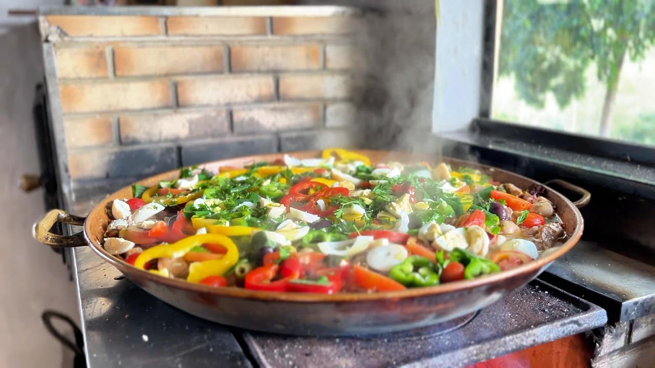 PAELLA CAIPIRA NO FOGÃO A LENHA I Receita caipira no Paraíso