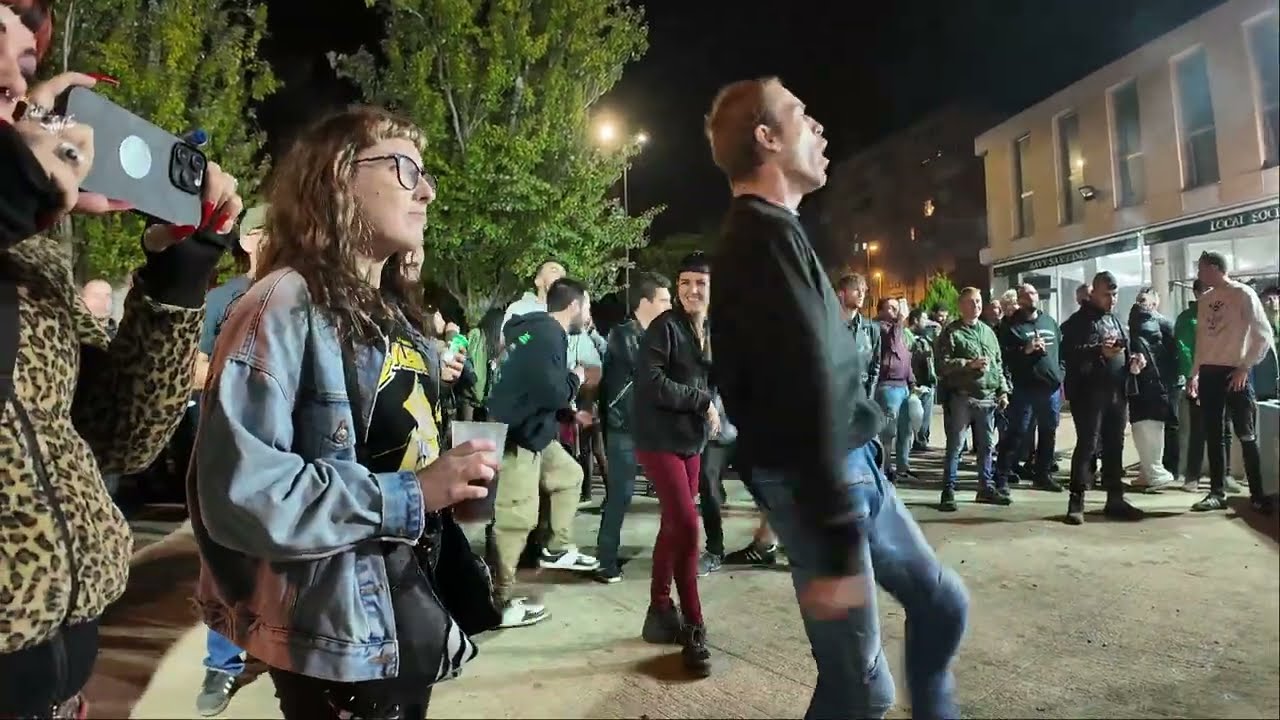 Kagando Entre 2 Coches (5º Mercadillo Rebel Yell)