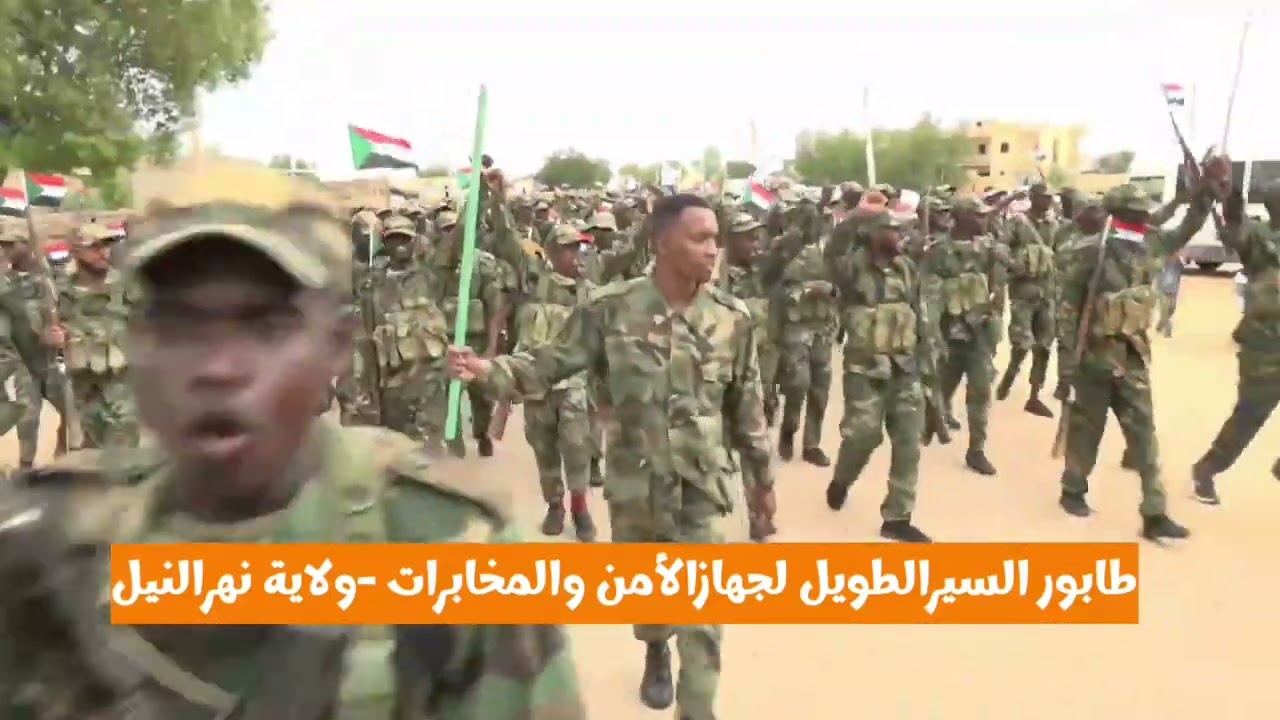 طابور السيرالطويل لقوات جهازالامن والخابرات -نهرالنيل-تصويرومونتاج ناجي فؤاد