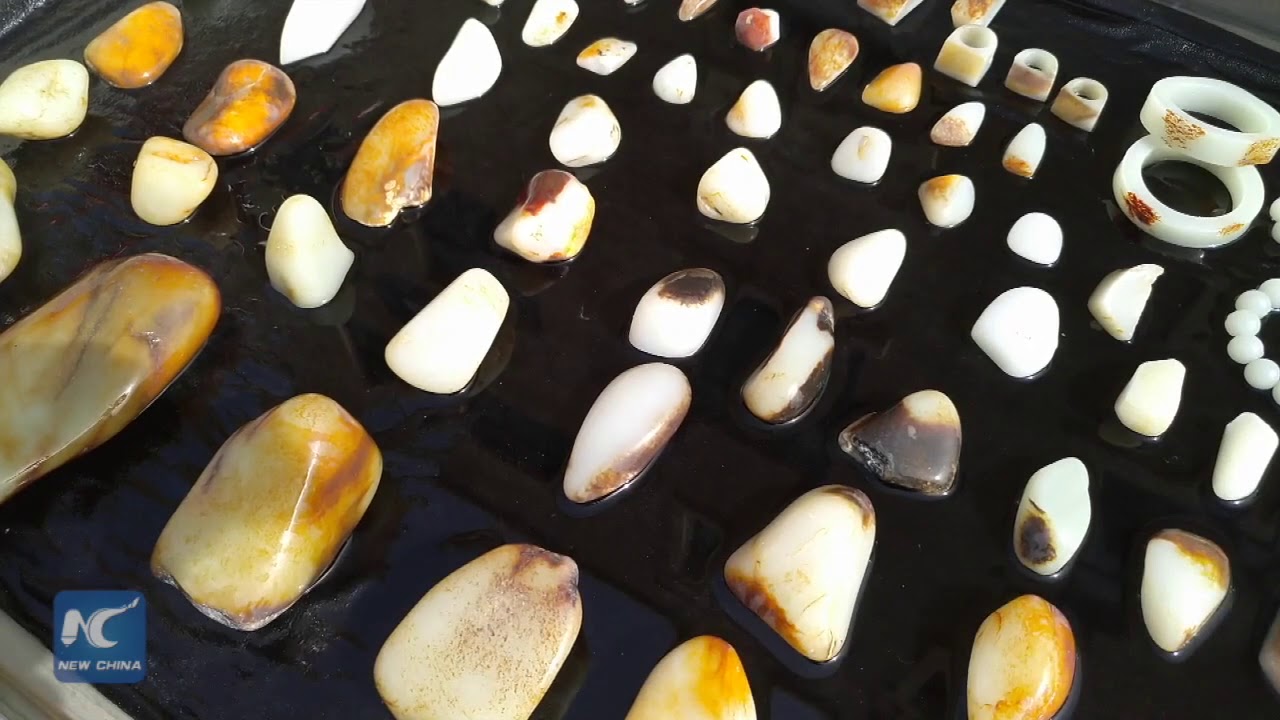 Drool over jewels at the jade bazaar in Hotan