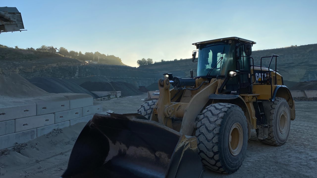 POV | CAT 966M XE fahren und Splitt herstellen