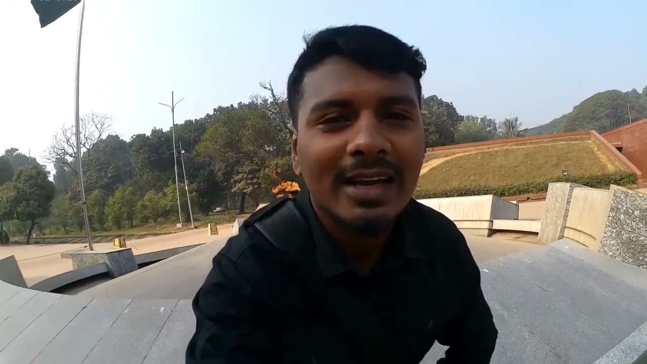 ২৪ ঘন্টাই এইভাবে আগুন জ্বলে।The fire burns like this for 24 hours।