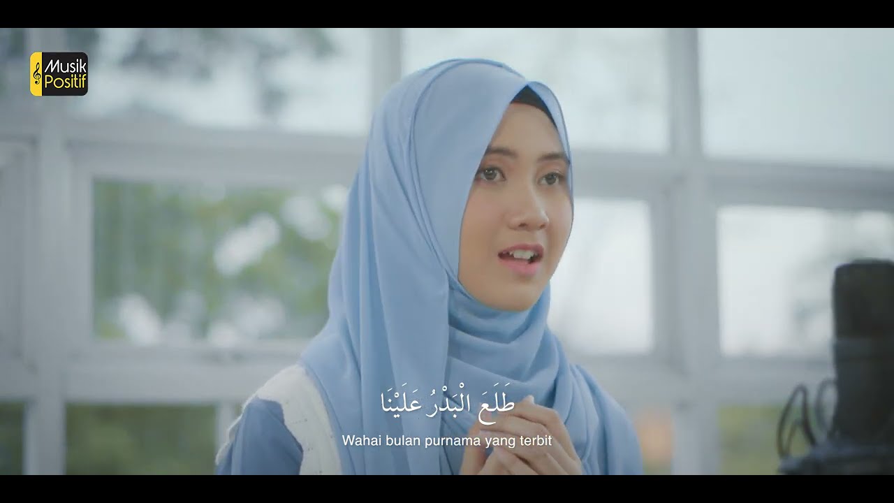 Alfina Nindiyani - Tola'al Badru (Accoustic Version)
