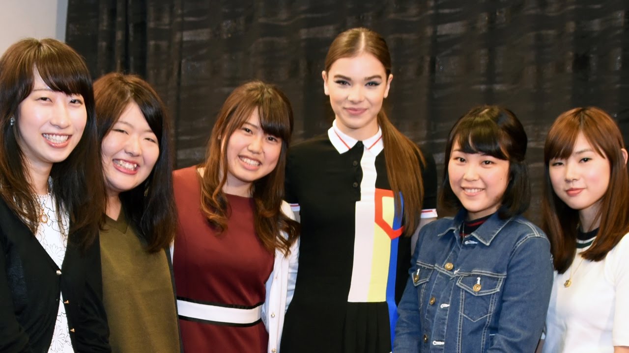 Hailee Steinfeld Meet & Greets in Japan! ヘイリー・スタインフェルド、超プレミアムミート＆グリートでファンの質問に回答