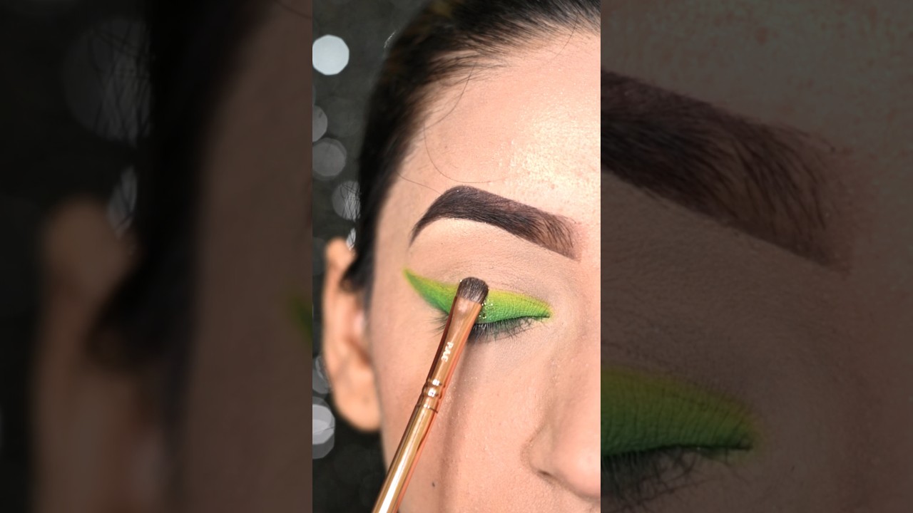 💚Neon Green glitter liner tutorial ❤️✨ Beginner Friendly #shorts #makeup #eyeshadow